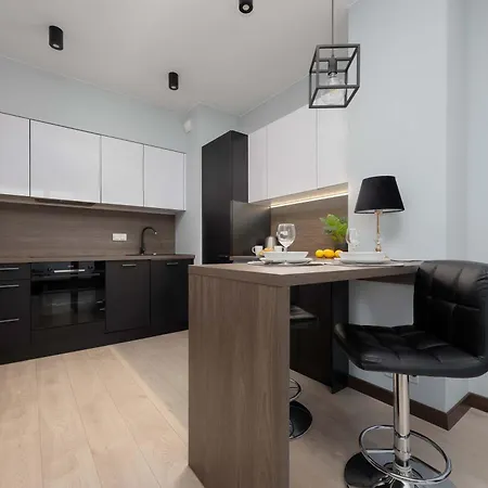 Apartment Ogrodowa Elegant With Parking And Air Conditioning In By Renters Warschau
