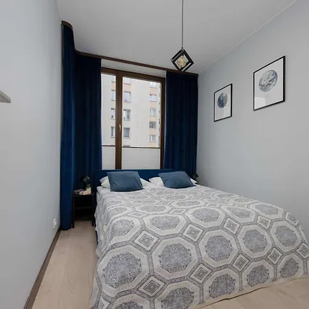 Ogrodowa Elegant With Parking And Air Conditioning In By Renters Warszawa