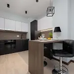 شقة Ogrodowa Elegant With Parking And Air Conditioning In By Renters وارسو